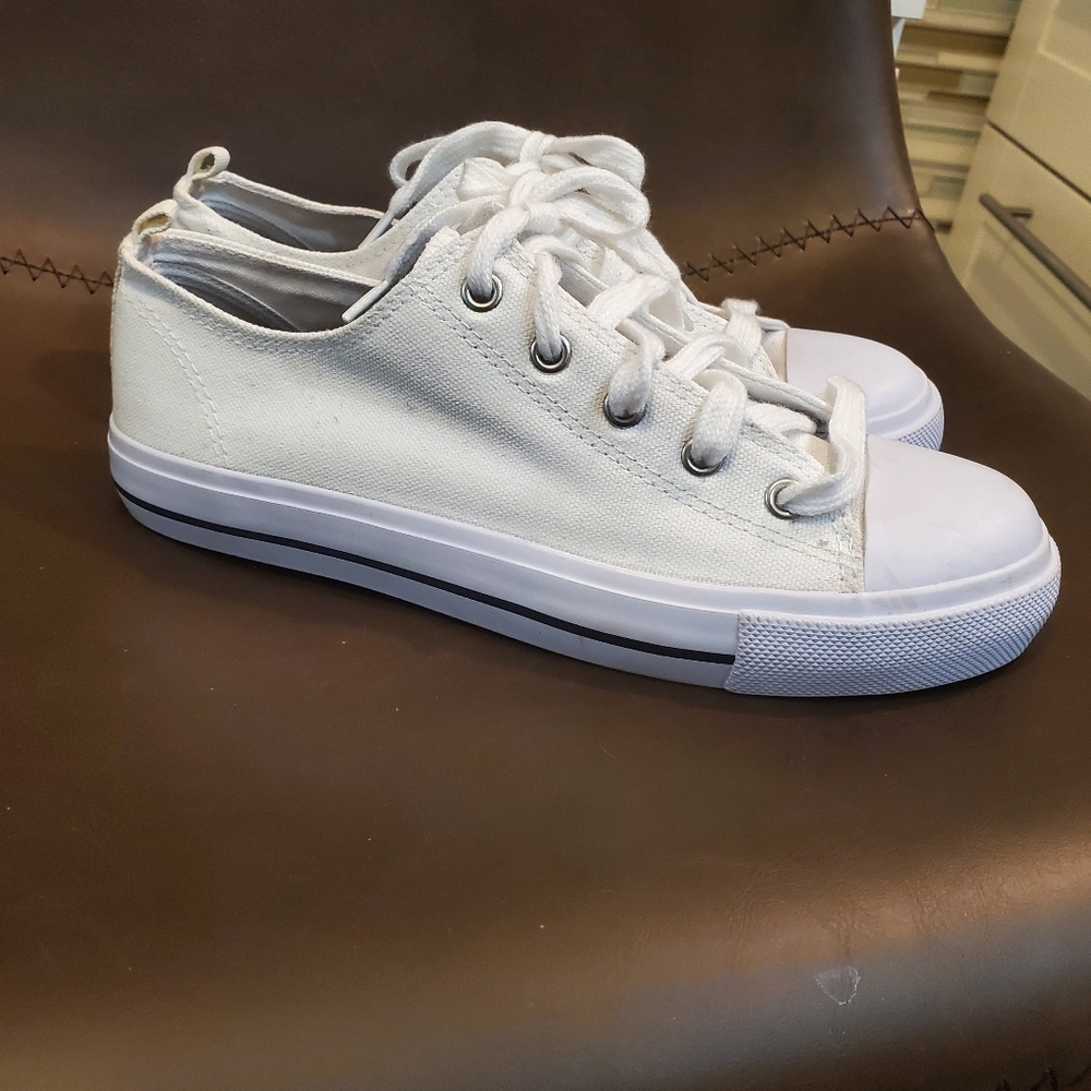 White sneakers size 7 new never worn